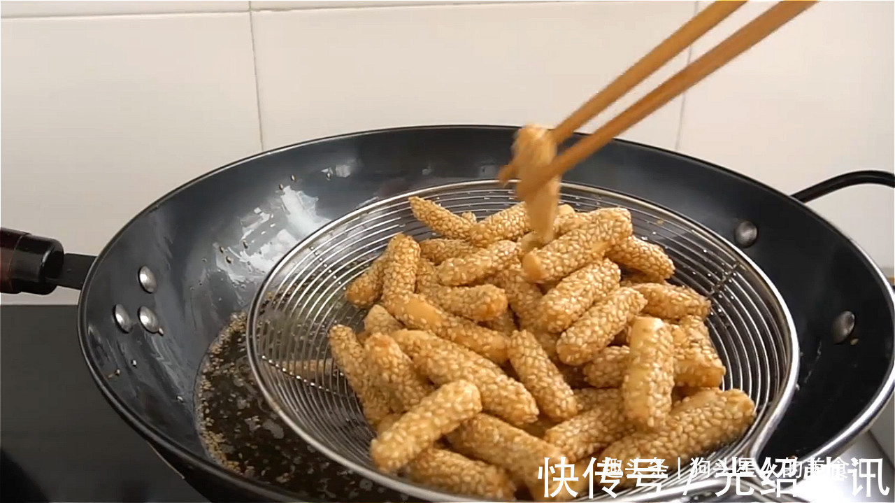 香酥|想吃芝麻酥条，教你最简单的做法，几块钱能做一大篮，香酥爽脆