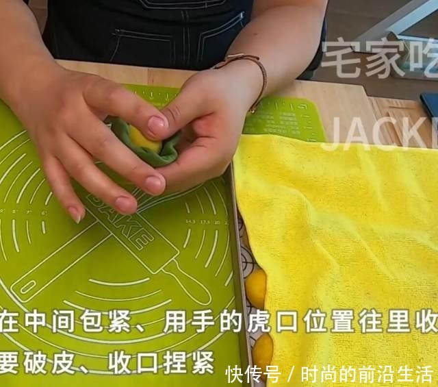 奶黄椰蓉桃花酥,需要“一点”耐心的小甜品