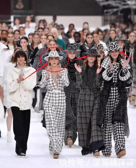 微笑|香奈儿老佛爷“遗作”秀场,模特们一边走一边哭,只有她一脸微笑