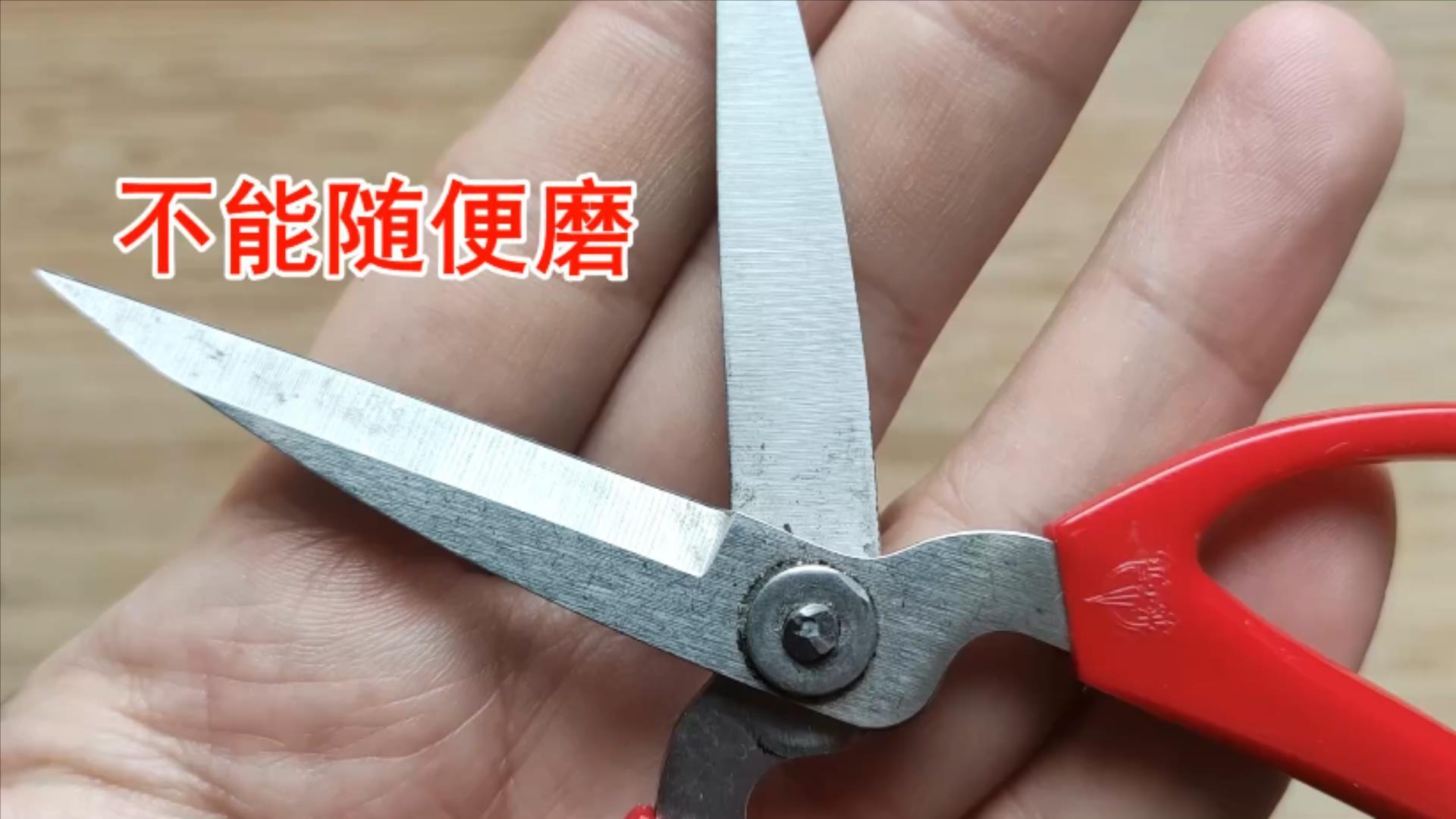 不管剪刀有多钝,学会一招,立马锋利如新,剪棉花非常轻松简单