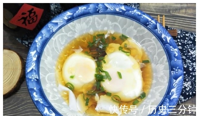 好吃|水煮荷包蛋,冷水下锅还是热水下锅?教你好吃的做法,完整不散开