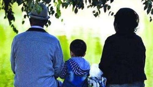 啃老族|“啃老族”父母去世后，无人能“啃”的他们，如今过得怎么样