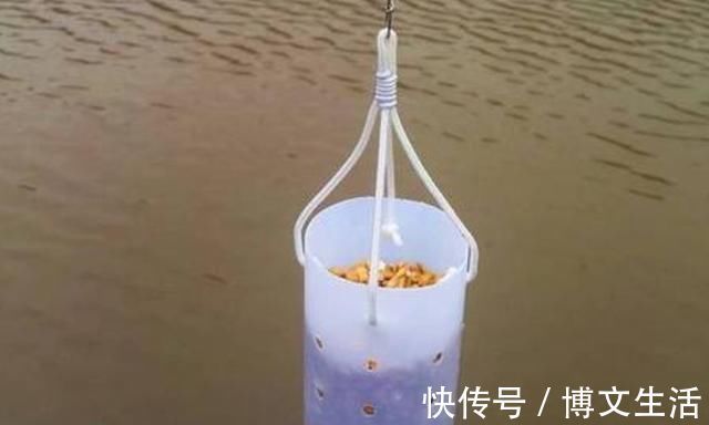 别嫌冬钓诱鱼慢,只需换用这八字诀,窝料入水就来鱼,不信你试试
