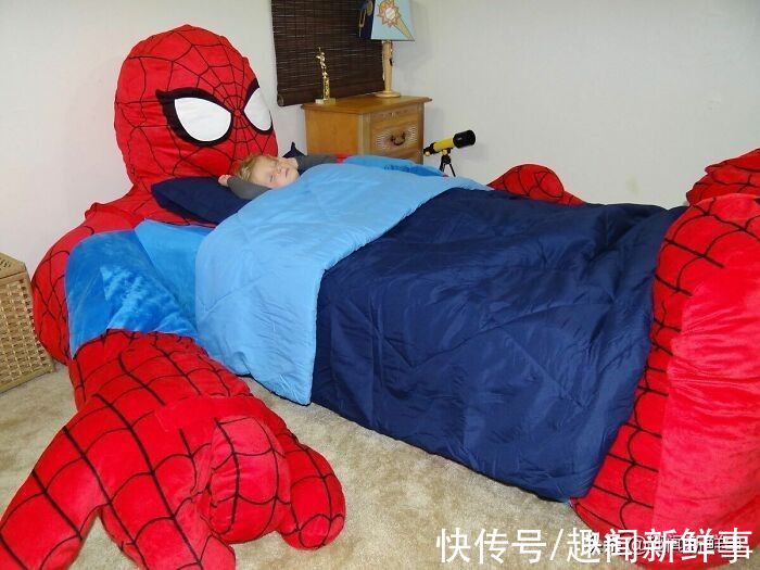 毛茸茸|外国网友晒出各种奇怪的床，简单的睡床还能这样玩，长见识了