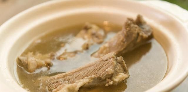 炖排骨汤开始就错了，难怪不好喝，教你饭店不外传的秘方，太香了