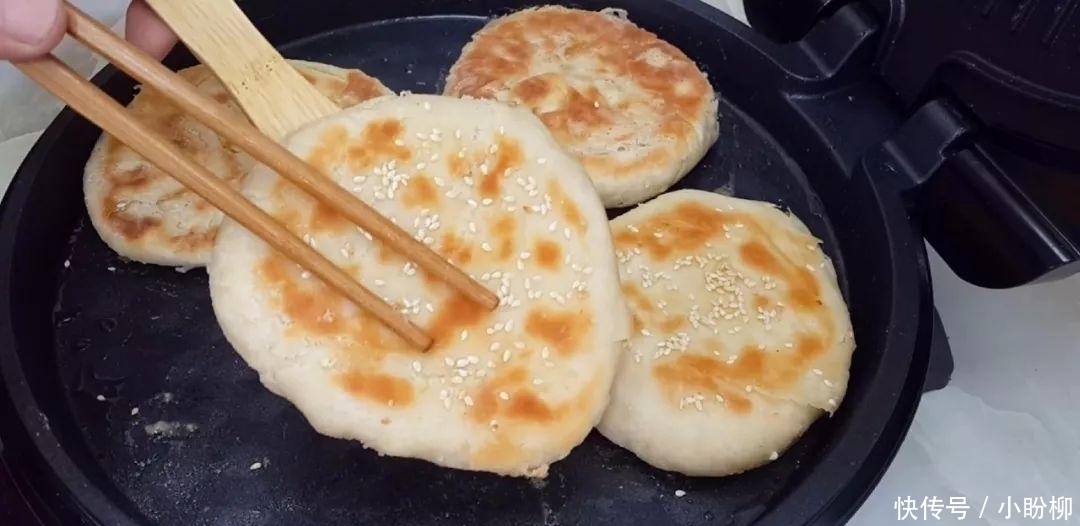 1斤面粉, 1斤水, 教你自制油酥烧饼, 出锅后香酥到掉渣, 越吃越香