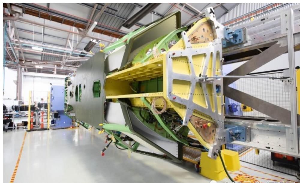 世界最大无人机曝光,能够携带火箭上天发射,外形酷似这款战机!