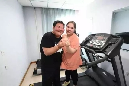 邓阳|丈夫395斤,妻子396斤,胖夫妻为要孩子决心减肥,一年后惊艳亮相