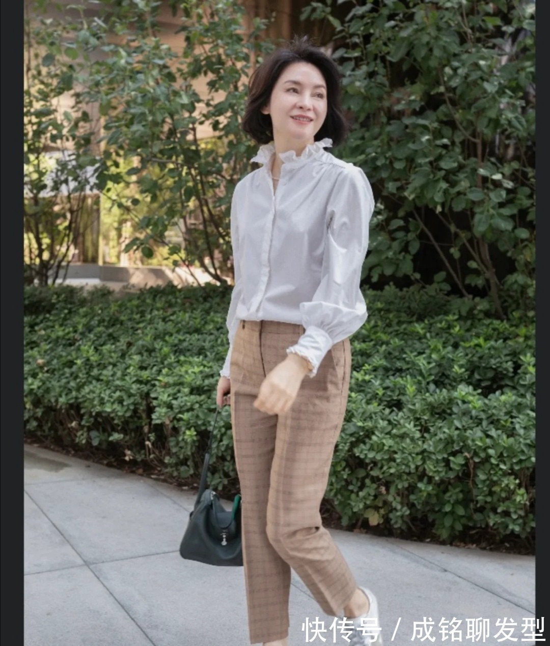 裤装 她才是50岁+妈妈们的穿衣榜样!自然真实不扮嫩,得体大方有气质