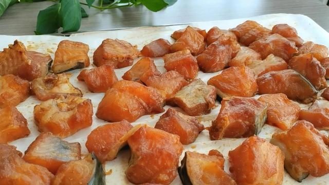 鱼肉这样做，下酒下饭都好香，鱼肉紧致入味，一条鱼还嫌不够吃