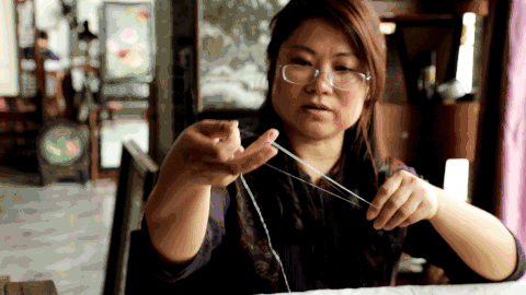 中国传统文化 她用一根针画出近万种颜色的星空，却拒绝美国航天局购买