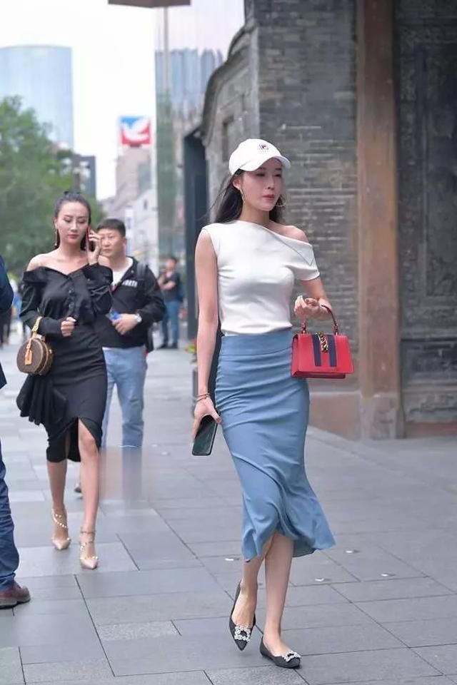 仙女|街拍：小姐姐这条裙子简直穿出了仙女的感觉