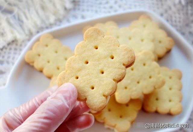 奶粉|一款超好吃的夹心饼干，清新柠檬乳酪酱加奶香十足曲奇饼干
