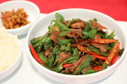 红辣椒|炒肉时，不要着急放淀粉腌制，多做1步，肉片更滑嫩，不干也不柴
