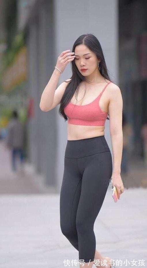 单品 美丽打底裤的美女，让造型远离俗套感，更显身材！