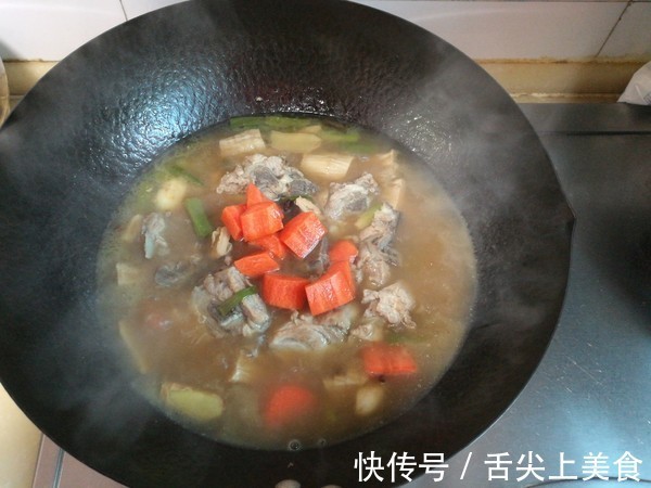 骨髓|它是猪身上的一块宝,肉贩子自己偷偷留着吃,聪明人抢着买