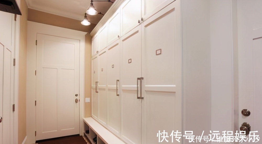 酒柜|20年老木匠告知:家里这5处不要乱打柜子,影响美感还不实用