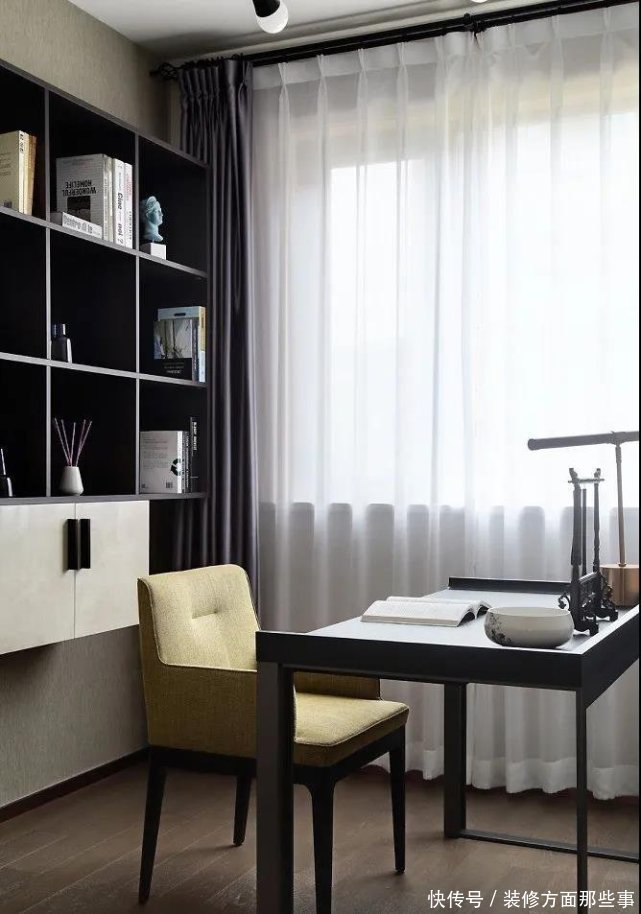 书房|88平现代风二居室,沙发背景整个墙面是圆弧形的图案很特别