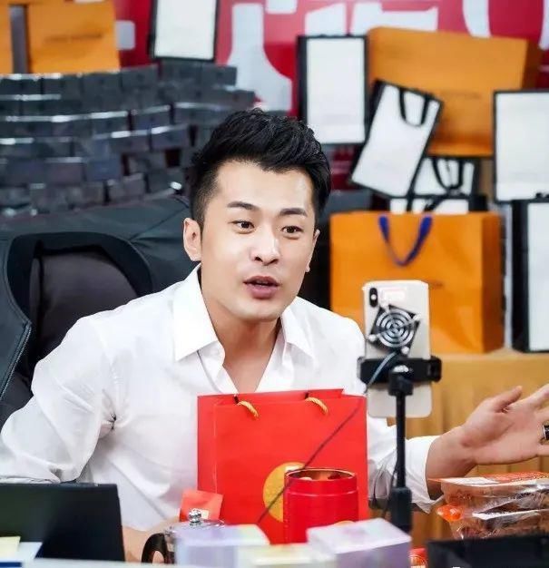标签|李佳琦、薇娅和辛巴，同样的“标签”，却走不一样的道路