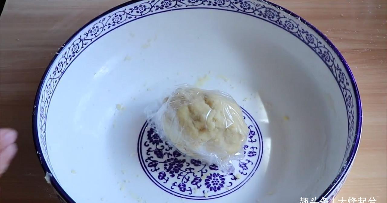 黄油|8块一个的蛋黄酥,在家自制低成本,一口酥掉渣,比外面卖得好吃