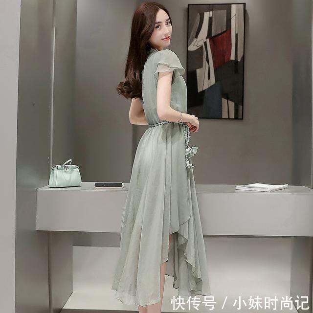 印花|唯美雪纺连衣裙,配上一双高跟凉鞋,今夏,尽显青春潮流范