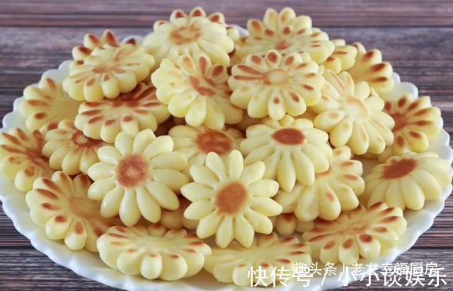 两颗鸡蛋一碗面，给儿子做了一个小零食，暄软香甜，超级好吃