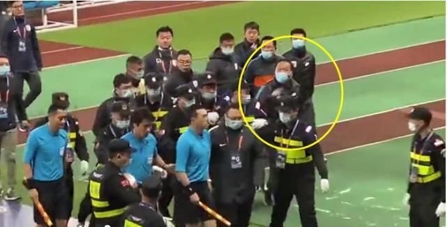 鲁能教练组追骂韩国裁判,中国国骂响彻