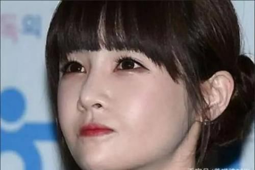 讲真的，女孩子出门一定不要这样子化妆，不仅尴尬还显丑