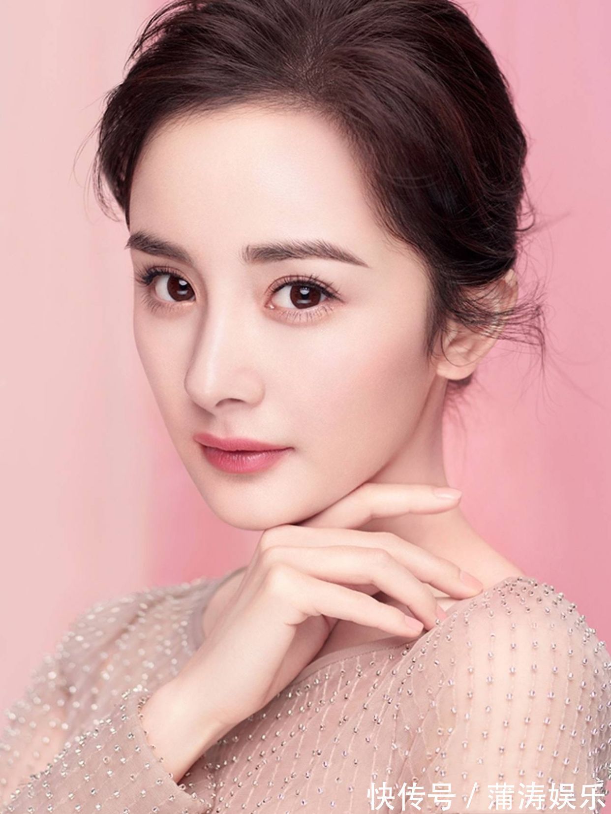 麻花辫 女人40别总披头散发,很显老,试试这4款发型,气质好到让人羡慕