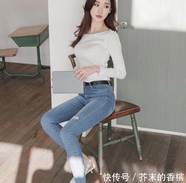 显得非常|街拍:清爽可人的妹子,凹凸曼妙,时尚穿着让人一见钟情!