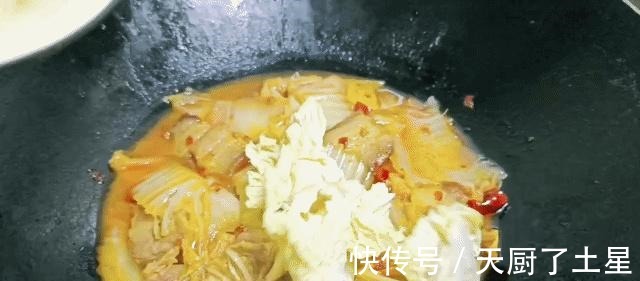 白菜炖豆腐怎么做才好吃第1步不要炒白菜，记住3个窍门，真香啊！