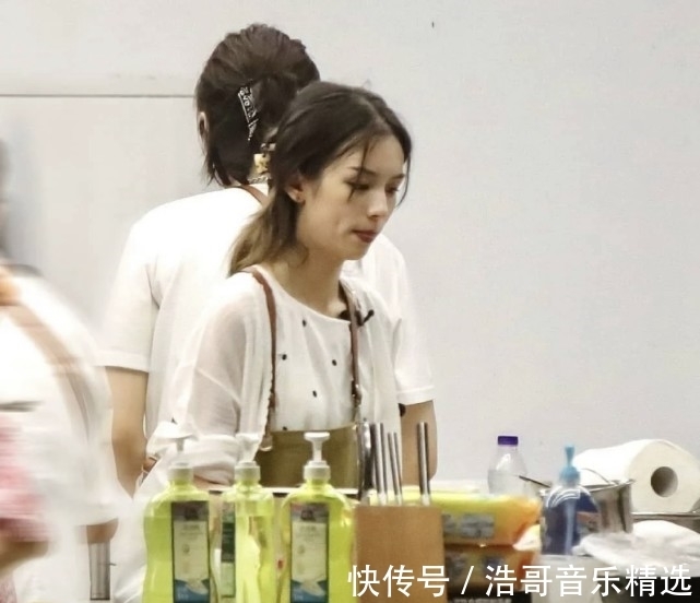 周也|中餐廳最新路透,姚安娜多看龔俊一眼都被罵,節(jié)目未播就遭受網(wǎng)暴