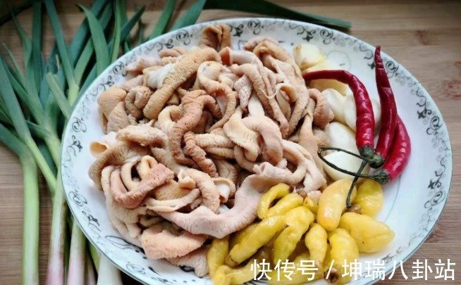 小米椒|很多人以为的“废料”，其实是美味，一道炒鸡肠让你开胃又下饭