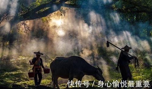 老爷@夫人出了一个上联,才子一时语塞,丫环却脱口而出,令人感悟深刻