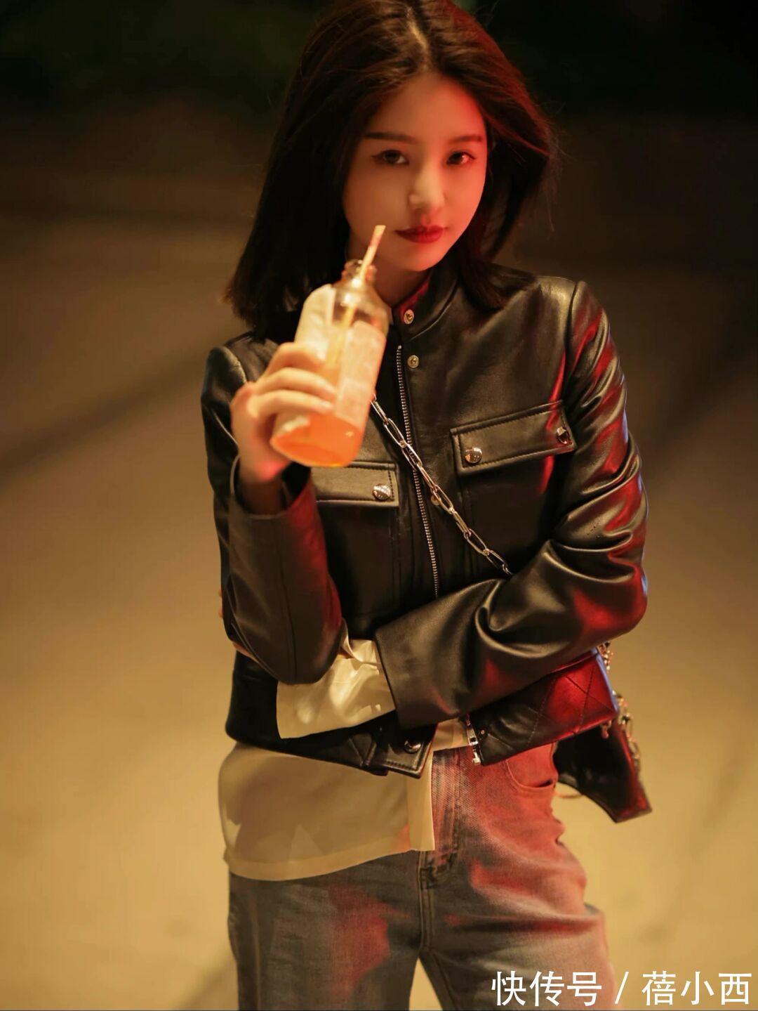 外套 春季皮衣的高级感穿搭来了,一种单品多种穿法,酷炫感信手拈来