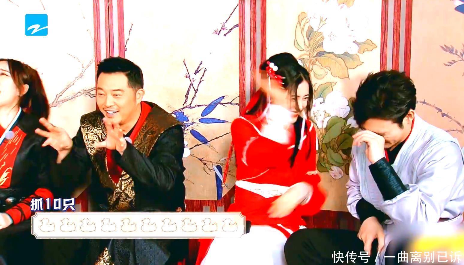 b《奔跑吧》众明星抓鸭子,张彬彬彻底掉进游戏黑洞,智商完全下线