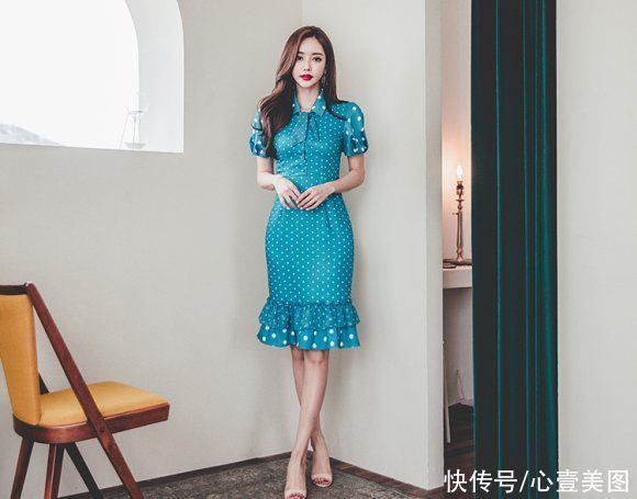 琉璃|女神孙允珠高清时尚搭配：琉璃湖泊藻蓝斑点花褶鱼尾裙