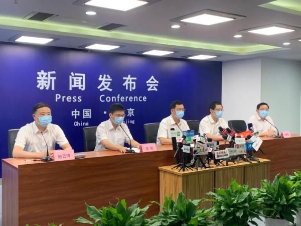 报警|南京第三轮核酸检测期间发现确诊病例49例 发现乘客红码需报警