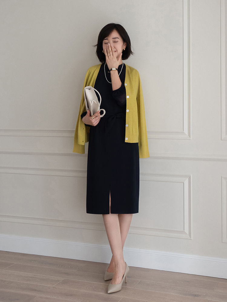 搭配|秋季，穿羊毛针织衫真的很美？搭配白色半身裙高级优雅，减龄时髦