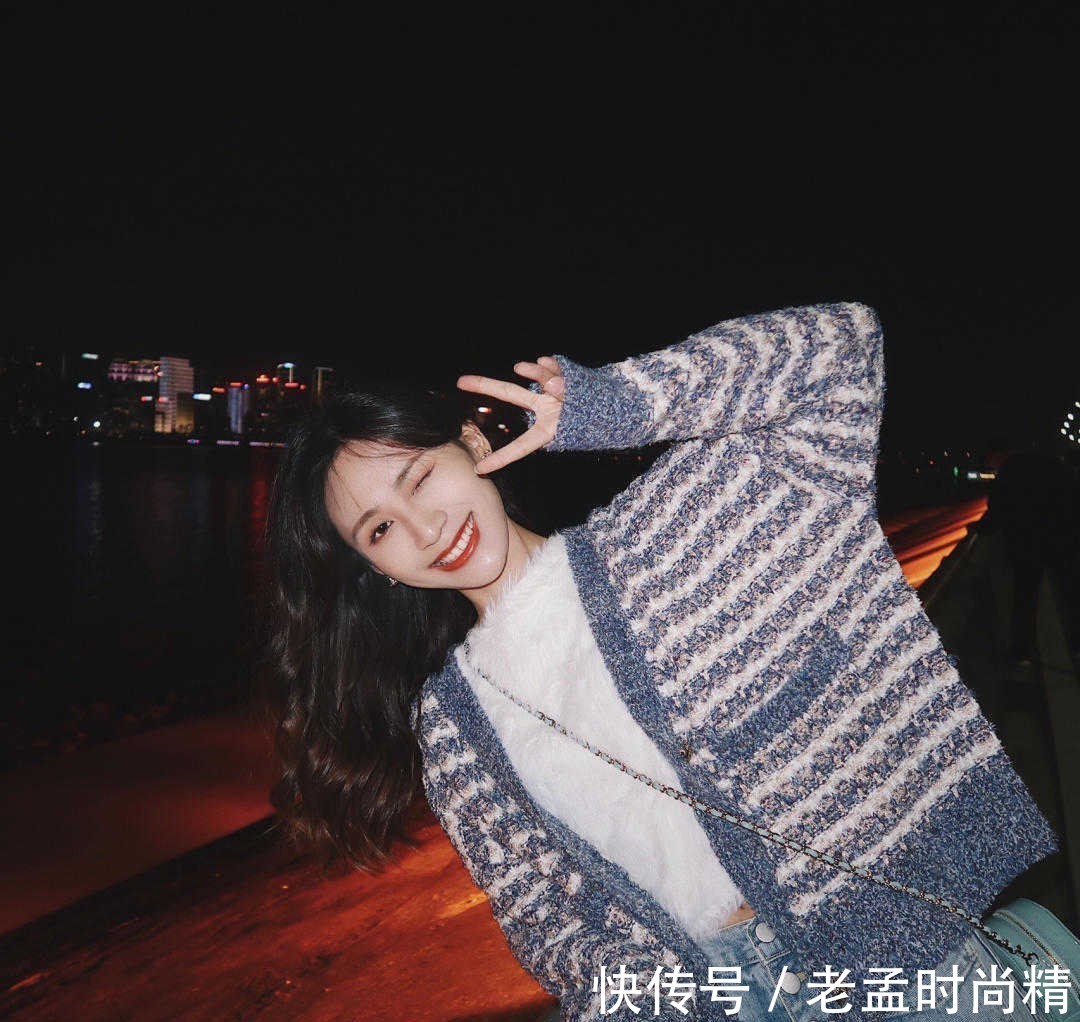 针织|街拍:25+小姐姐用一身青绿针织衫配百褶裙,诠释什么叫优雅温柔