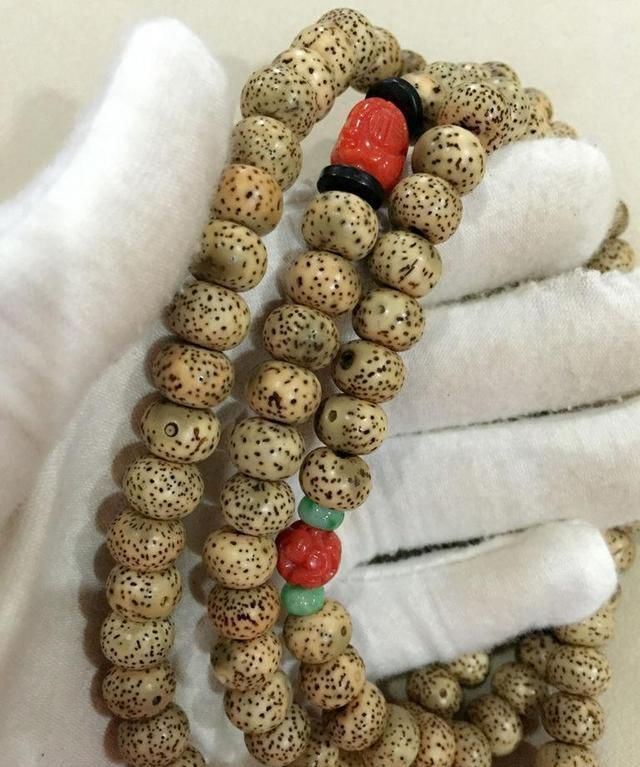 谁还说盘手串不用戴手套?看看这篇文章吧,你会改变主意的!