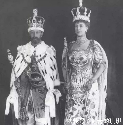 她是世上珠宝最多的王后,一颗珍珠值2亿,让英国女王都眼红不已