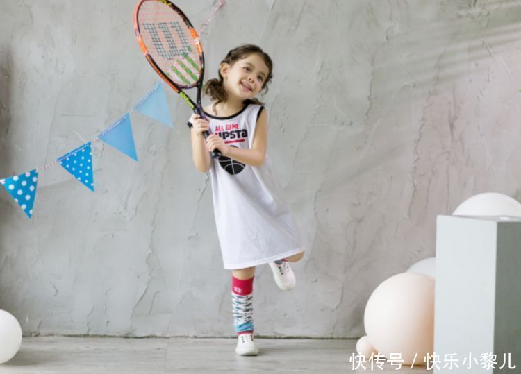 坏人|5岁“超惨童模”，每天一顿饭还没肉，妈妈故作心痛：你不能长高