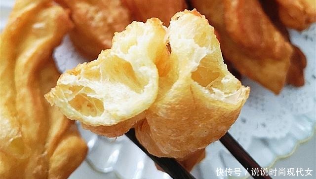 炸油条用酵母不蓬松配方和做法教给你,个个金黄酥脆好看又好吃
