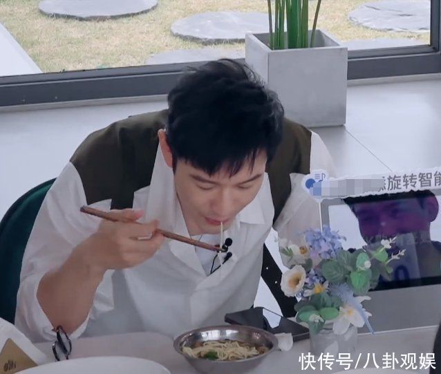 中餐廳|黃曉明為減肥太自律，學(xué)女明星只吃一根面條，寧?kù)o當(dāng)面吐槽太作