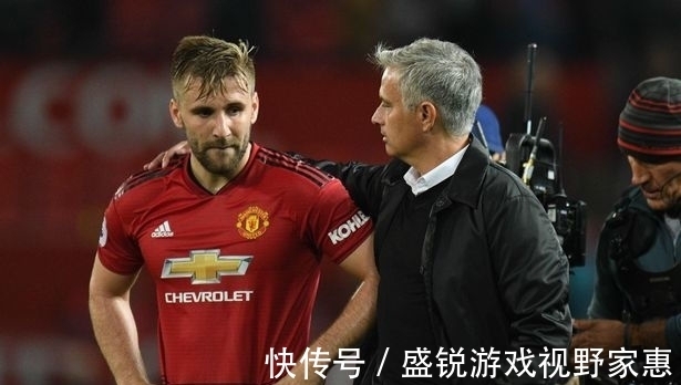 曼联|斯皮伤退：罗马左后卫留白如何补？穆帅同卢克肖或再度合作！