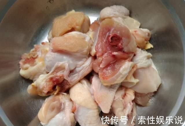 炖鸡肉时,万万不可焯水,教你正确做法,鸡肉不腥不柴鲜香更滑嫩