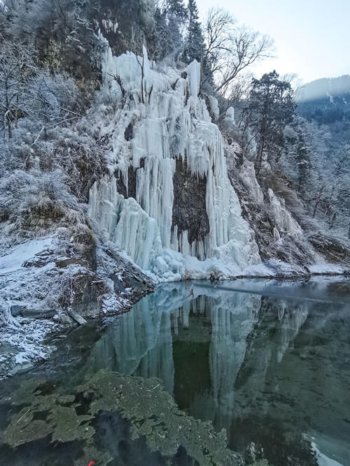 老年|这片壮阔而宁静的高山雪景，就位于成都附近，驾车两小时就能抵达