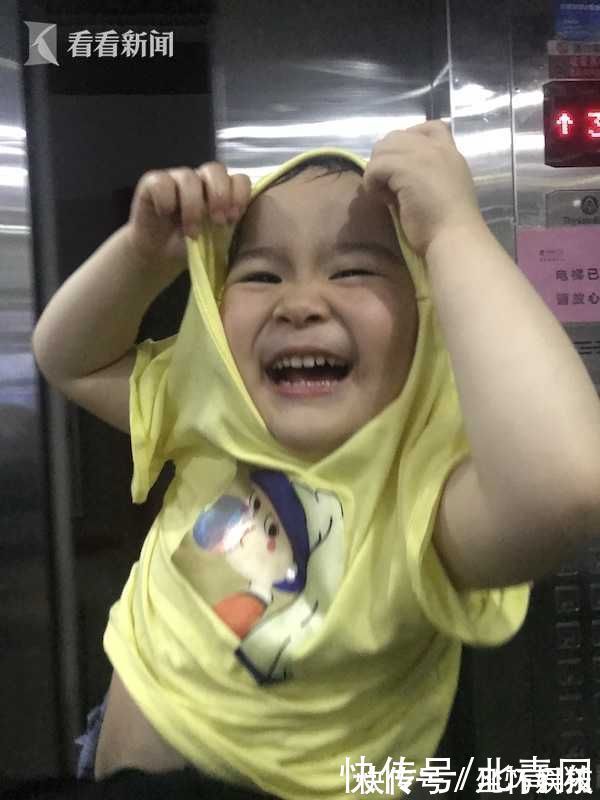 大雨|回家途中要买玩具,不料大雨突袭,萌娃一路道歉