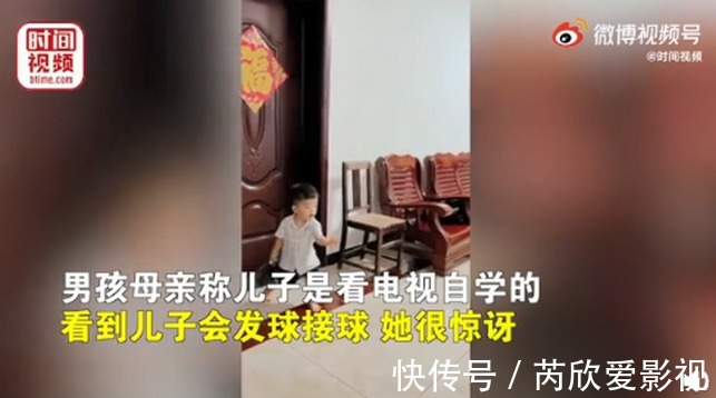 乒乓球|厉害了!2岁萌娃模仿马龙陈梦孙颖莎打球,妈妈:孩子对乒乓球很感兴趣